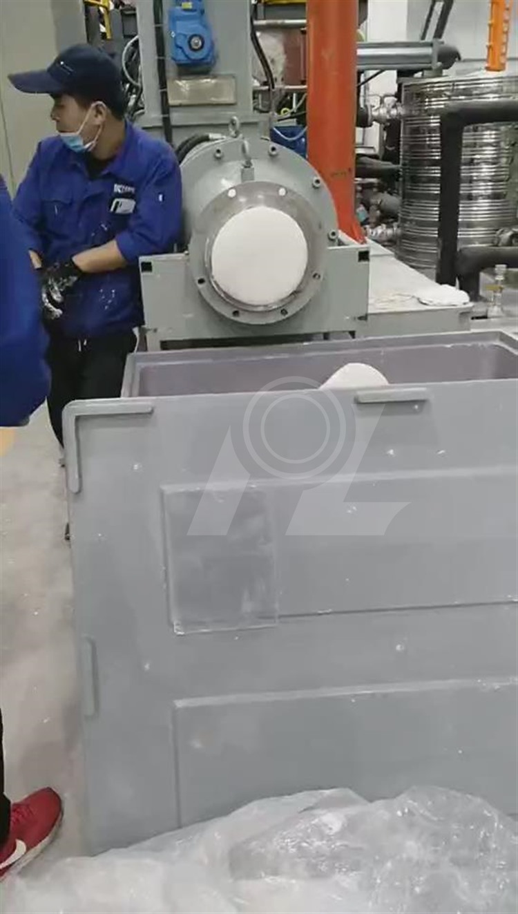 2，上料，捏合精煉